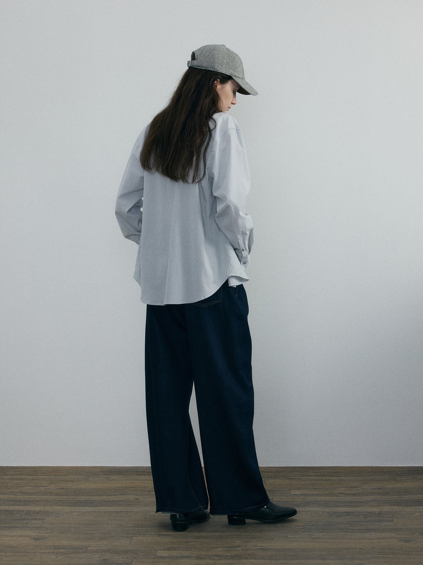 011 - Curator Basic Shirt