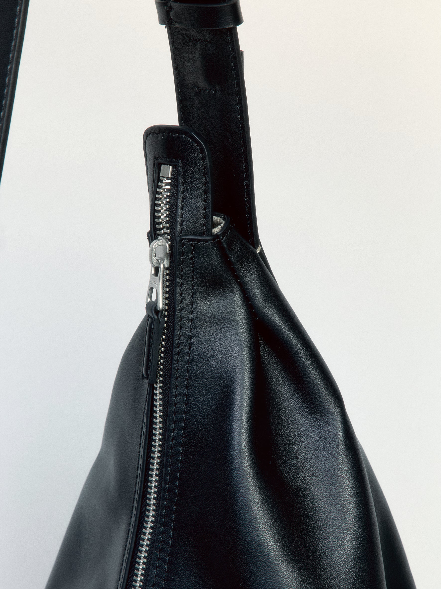 012 - Writer‘s Arc Commuter Bag